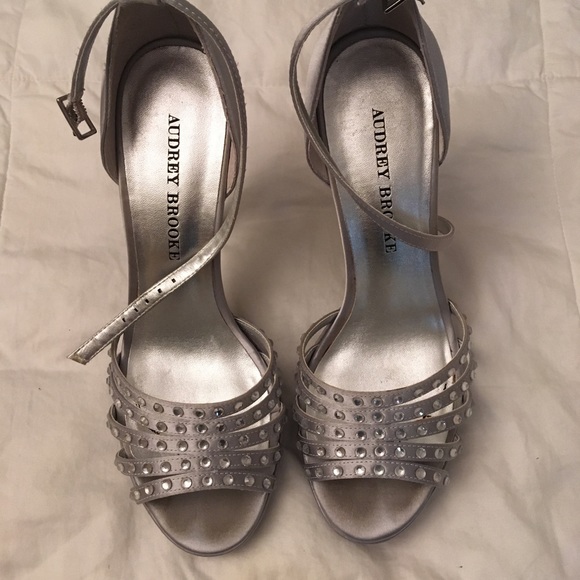 Audrey Brooke formal sandals - Picture 4 of 10